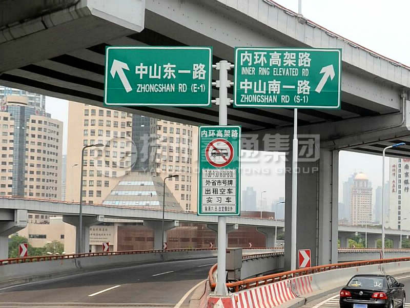BZG-013，交通標(biāo)志桿，T型三懸臂交通標(biāo)志桿