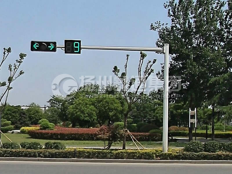 XHDG-035，L型八棱信號燈桿，丁字路口